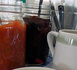 Cabane à sucre, repas, temps des sucres, salle de réception, tire sur la neige, sirop d'érable, eau d'érable, érablière, sucrerie, St-Eustache.