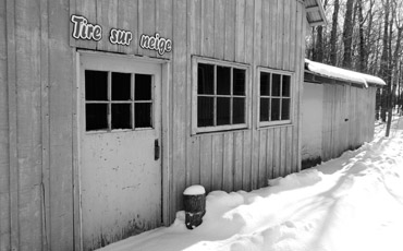 Cabane à sucre, repas, temps des sucres, salle de réception, tire sur la neige, sirop d'érable, eau d'érable, érablière, sucrerie, St-Eustache.